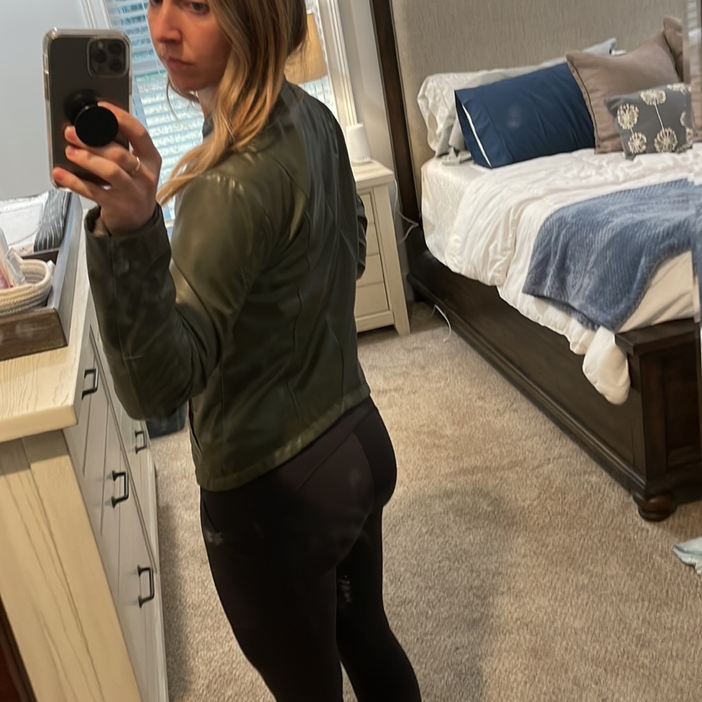 Leather jacket - Picture 3 of 7